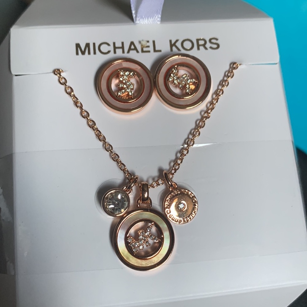 {NWT} MICHAEL KORS sets of necklace and earrings rose gold - Picture 5 of 5